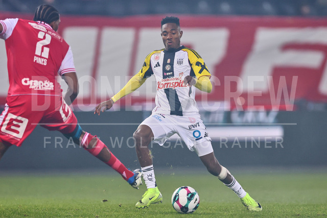 Austrian Bundesliga: Grazer AK 1902 vs LASK | GRAZ, AUSTRIA, 13.DEC.25 - SOCCER - ADMIRAL Bundesliga, Grazer AK 1902 vs LASK. The image shows Moses Usor (Lask).