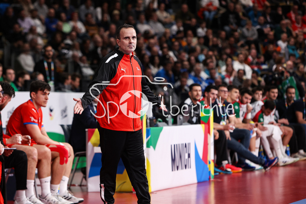 Tschechien - Portugal | Tschechien Trainer Xavier SABATE CAVIEDES in Aktion / Freisteller / Einzelfoto