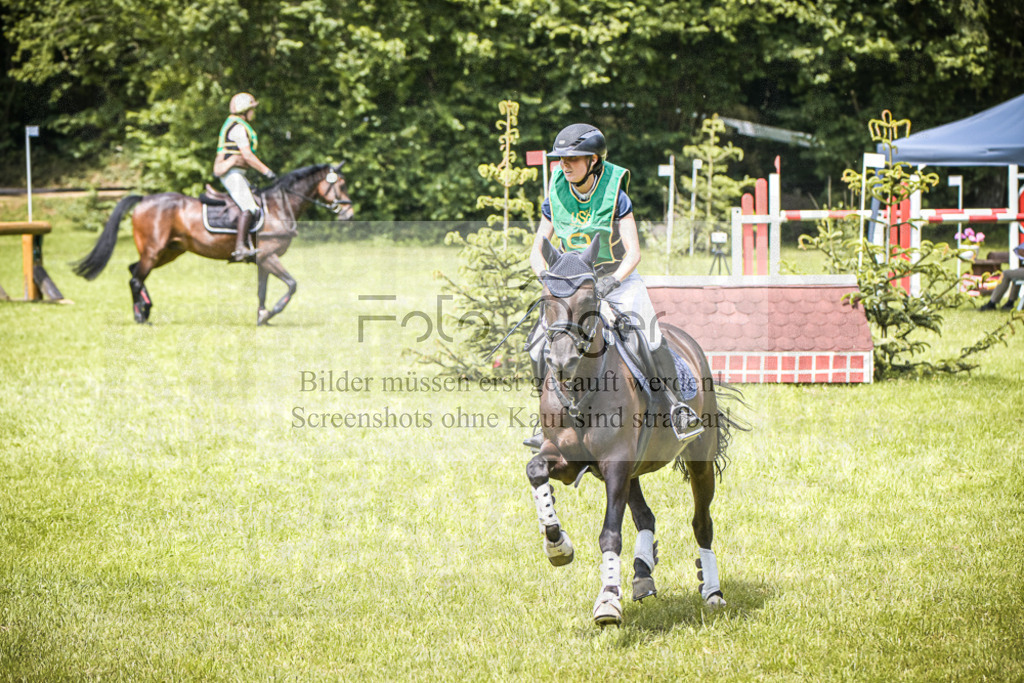 DOS_7044 | Entdecke hochwertige Reitturnierfotos von Foto Oger. Professionell, emotional und authentisch – jetzt Lieblingsmomente im Shop bestellen. - Realisiert mit Pictrs.com