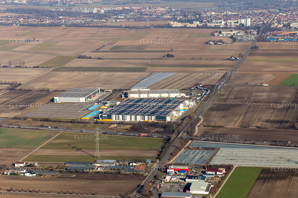 Luftbild: Gebäudekomplex und Gelände des Logistikzentrums der Amazon Logistik Frankenthal GmbH. im Ortsteil Eppstein in Frankenthal im Bundesland Rheinland-Pfalz in Deutschland. Foto: IMG_125421.jpg vom 21.02.2021 durch Werner Riehm/FLY-FOTO.de