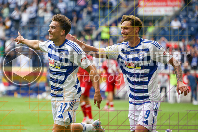 MSV Duisburg vs VfB Stuttgart II - 3. Liga | Duisburg, Deutschland, 02.08.25:   Patrick Sussek (MSV Duisburg) Torjubel, jubelt nach seinem Treffer zum 1:0 mit Tim Heike (MSV Duisburg) waehrend des Spiels der 3. Liga MSV Duisburg vs VfB Stuttgart II in der schauinsland-reisen-arena(Foto von Brauer-Fotoagentur / Adrian Schlueter)