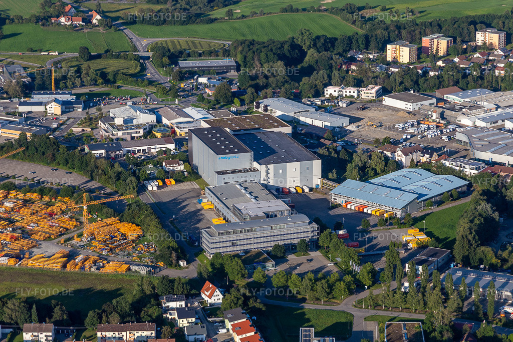Luftbild: Gebäudekomplex und Logistikzentrum auf dem Gelände von Versandhaus Walz GmbH, Baby-Walz. in Bad Waldsee im Bundesland Baden-Württemberg in Deutschland. Foto: IMG_128944.jpg vom 03.09.2021 durch Werner Riehm/FLY-FOTO.de