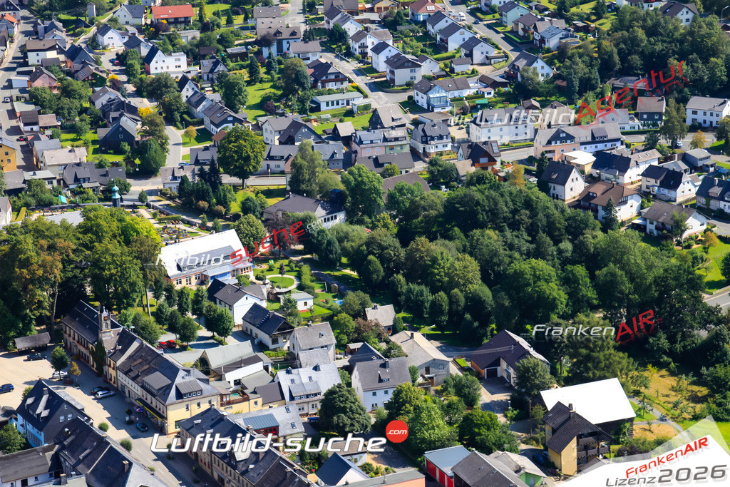 Die Luftaufnahme der Stadt Teuschnitz wurde vom UL-Flugzeug heraus erstellt ( keine Drohne )- hohe Auflösung für beste Qualität