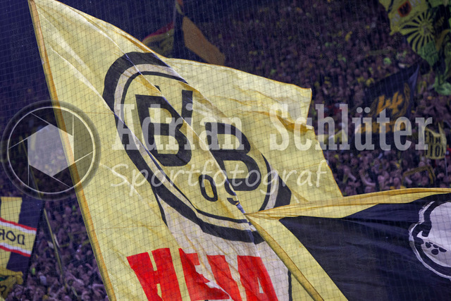 08.05.2026, GER, Fussball, Herren, 1. BL, Saison 2025/2026, Borussia Dortmund - Eintracht Frankfurt | eine Fahne mit BVB Wappen
