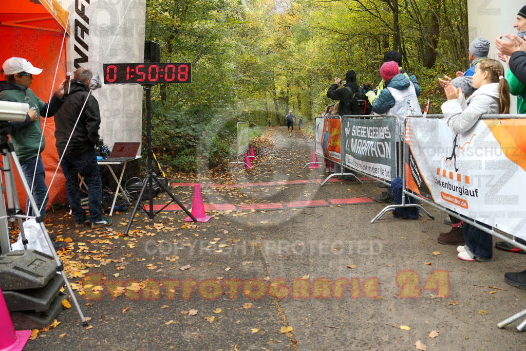 251026_1151_EX1_9733 | Sportfotografie im Rhein-Sieg Kreis, Köln, Bonn, NRW, Rheinland Pfalz, Hessen, etc. Unser Tätigkeitsfeld umfasst den Laufsport vom Volkslauf über den Marathon, Duathlon, Triathon bis zum Ultralauf wie Kölnpfad Ultra oder Schindertrail.