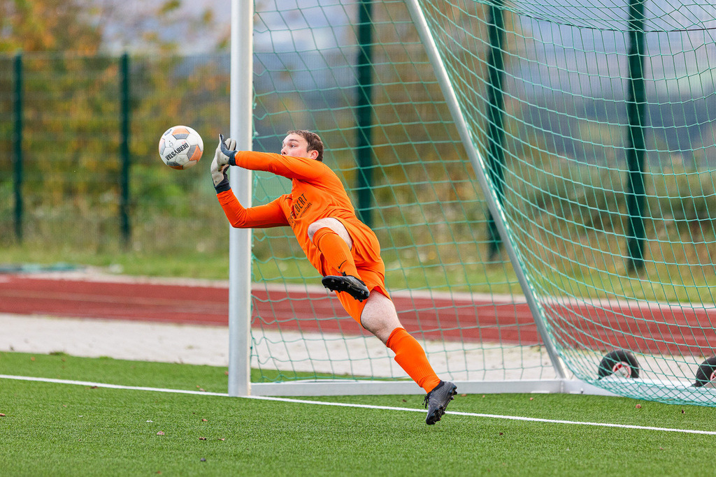 SG Morshausen - FC Karbach II | Sportfotografie Hermann-Josef Stoffel - Realisiert mit Pictrs.com