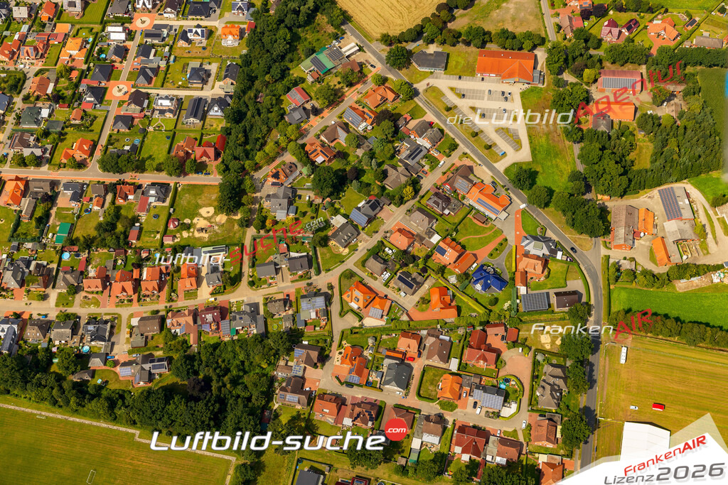 Schrägluftbild  Gehlenberg  Friesoythe - Das Luftbild wurde 2025 vom UL-Flugzeug heraus erstellt (ohne Drohne- keine Drohnenaufnahme ) - Hochauflösende Luftaufnahme -Nicht vergleichbar mit Google Maps oder Satelittenbilder- Die Geschenkidee !Mit Lizenz und Bildrechte bestellbar
