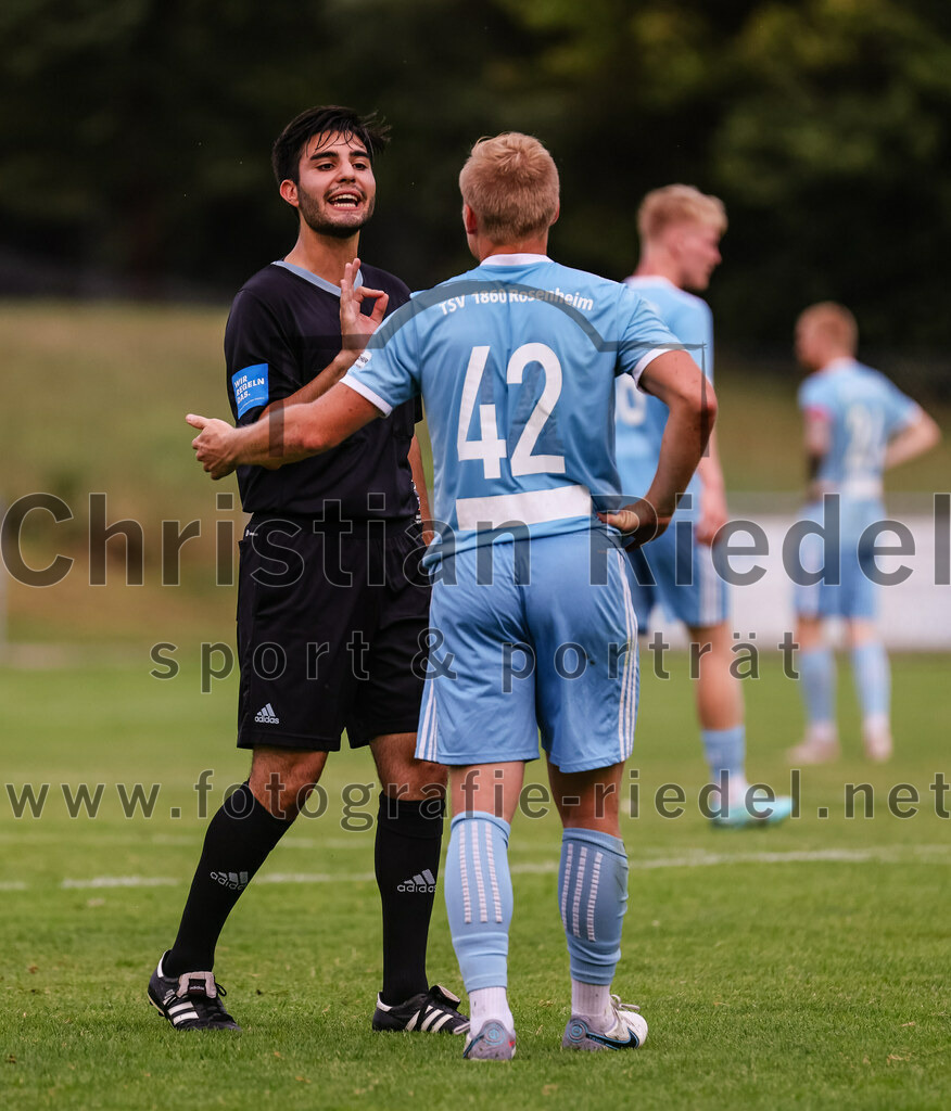 2023-07-28_062_FC_Schwaig_gegen_TSV_1860_Rosenheim | Oberding, Deutschland, 28.07.2023:
Fußball, Landesliga Südost 2023 / 2024, 3. Spieltag, FC Schwaig gegen TSV 1860 Rosenheim, Endergebnis: 1:1

Schiedsrichter Vincenzo Tropeano, Maximilian Mayerl (TSV 1860 Rosenheim, #42)

Foto: Christian Riedel / fotografie-riedel.net