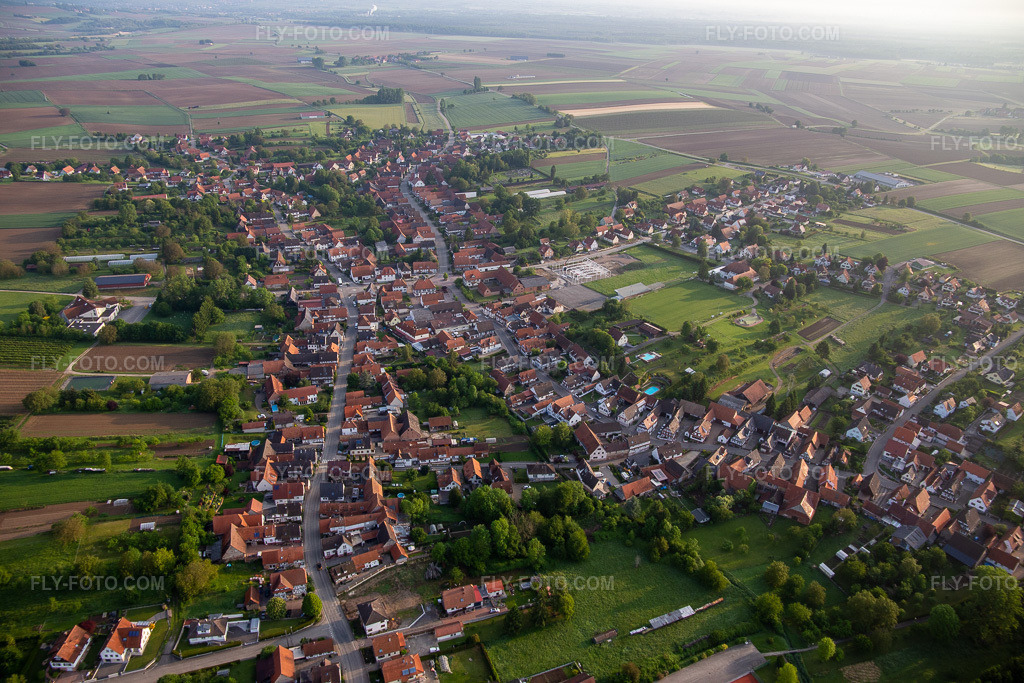 Aerial view: View of the town in Seebach in the state Bas-Rhin, France.Photo: IMG_113980.jpg taken on 05/23/2019 by Werner Riehm/FLY-FOTO.comResolution of the original: 5472 x 3648 px