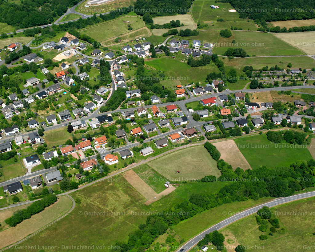 2610720 | BEILSTEIN 09.06.2006 Wohngebiet einer Einfamilienhaus- Siedlung  in Beilstein im Bundesland Hessen, Deutschland // Single-family residential area of settlement  in Beilstein in the state Hesse, Germany Foto: Gerhard Launer