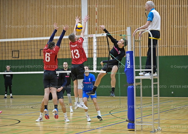 20221112-5695-volleyb-dswda-tvbiedenk-HEN-FOTO | 12.11.2022 Volleyball Männer Oberliga Saison 2022 2023 DSW Darmstadt - TV Biedenkopf (3:0) v. li. 6 Levin Moog 13 Bjarne Pfeifer (Biedenkopf) 15 Andreas Bückner (Darmstadt) (Foto: Peter Henrich) - Realisiert mit Pictrs.com