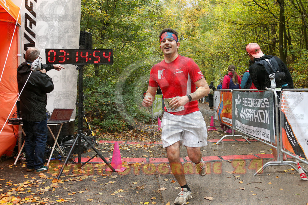 251026_1316_EX1_3059 | Sportfotografie im Rhein-Sieg Kreis, Köln, Bonn, NRW, Rheinland Pfalz, Hessen, etc. Unser Tätigkeitsfeld umfasst den Laufsport vom Volkslauf über den Marathon, Duathlon, Triathon bis zum Ultralauf wie Kölnpfad Ultra oder Schindertrail.