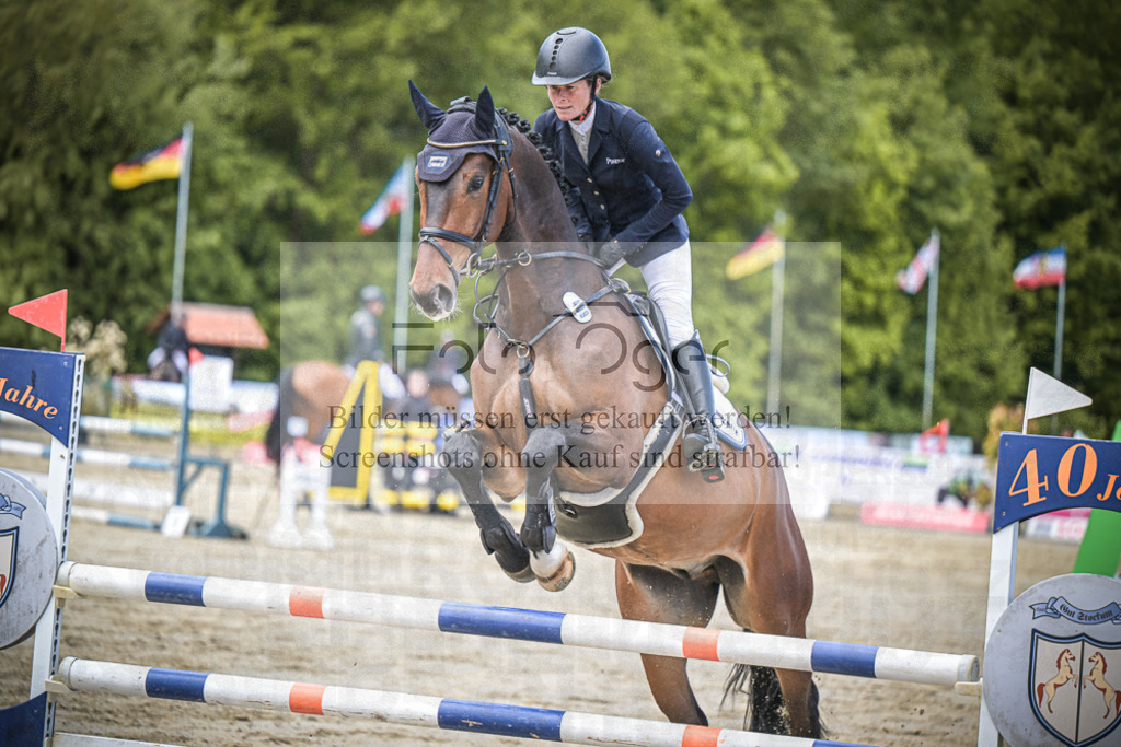 DOS_3957 | Entdecke hochwertige Reitturnierfotos von Foto Oger. Professionell, emotional und authentisch – jetzt Lieblingsmomente im Shop bestellen.Deutschlandweite Turnierfotografie. - Realisiert mit Pictrs.com