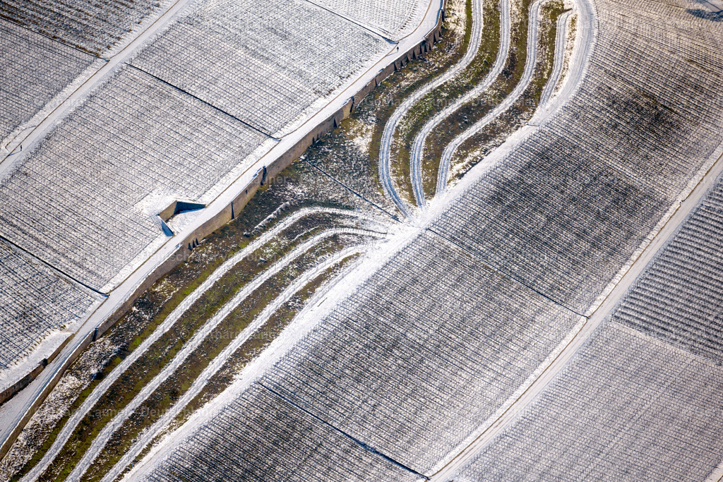 4043183 | winterliche Weinbergstrukturen am Neuberg bei Würzburg, Weinlage Abtsleite
