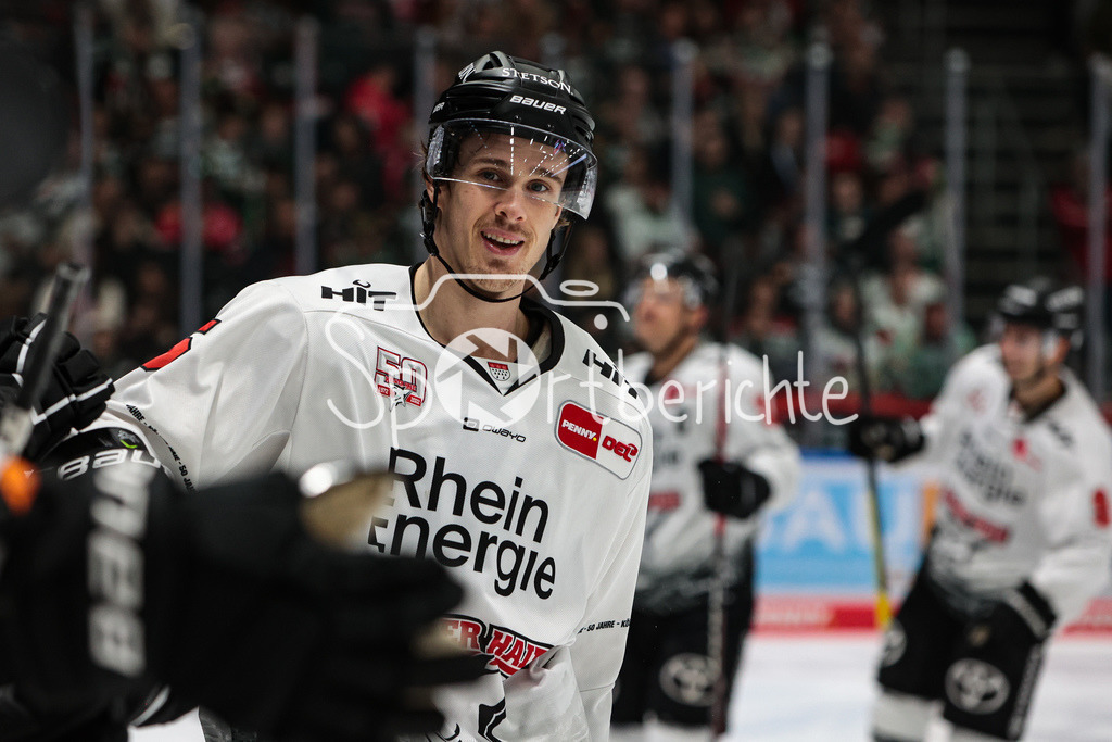 Augsburger Panther - Koelner Haie  | Louis-Marc AUBRY (KEC #15) freut sich ueber den Treffer zum 0-2 durch Nicholas BAPTISTE (KEC #13)