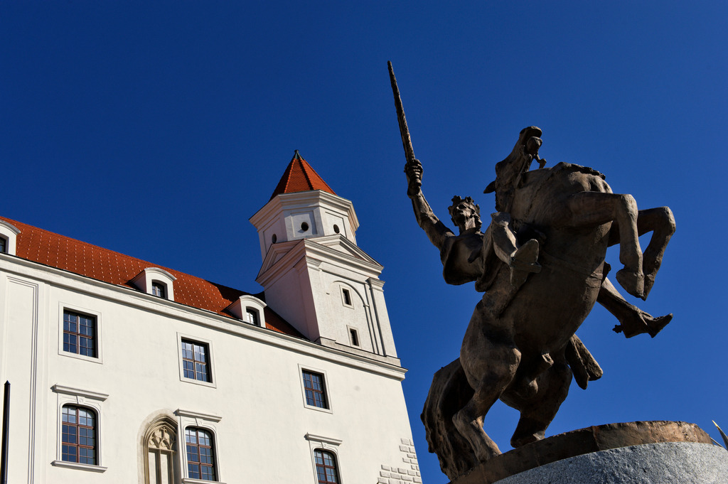 Reiterstatue Sventopluk | Bratislava, Slowakei - March 03, 2012: Reiterstatue Sventopluk. - Realisiert mit Pictrs.com