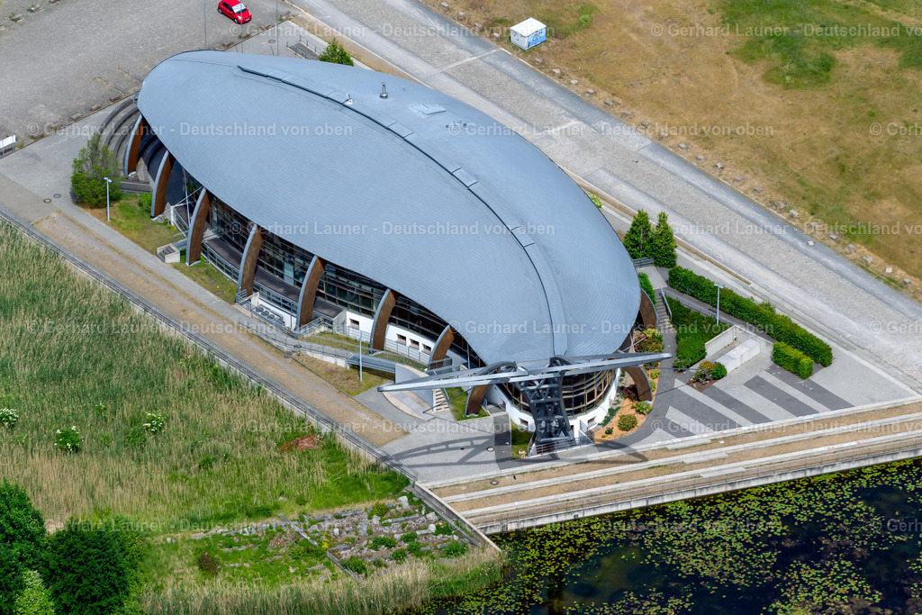 4030759 | HANNOVER 02.06.2020 Gebäude der Veranstaltungshalle Expowal - Eventlocation an der Straße Chicago Lane im Ortsteil Bemerode in Hannover im Bundesland Niedersachsen, Deutschland. Weiterführende Informationen bei: LIM gGmbH,  RTW Architekten GmbH. // Building of the indoor arena Expowal - Eventlocation on street Chicago Lane in the district Bemerode in Hannover in the state Lower Saxony, Germany. Further information at: LIM gGmbH,  RTW Architekten GmbH. Foto: Gerhard Launer
