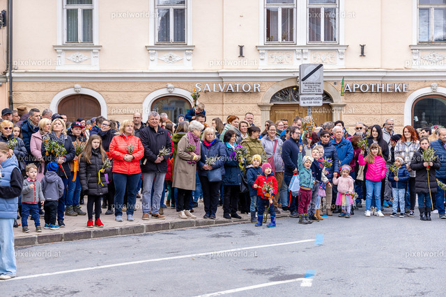 Palmbuschenweihe am Hauptplatz in Feldkirchen | Bildershop von pixelworld.at - Realisiert mit Pictrs.com