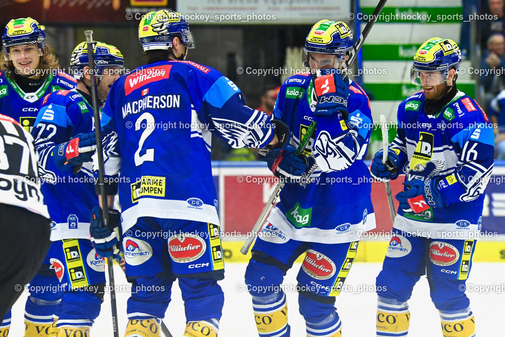 EC IDM Wärmepumpen VSV vs. EC KAC  | #2 MACPHERSON Dylan EC VSV, Jubel EC VSV Mannschaft, #12 Pearson Chase EC VSV, #72 HUGHES John EC VSV, #8 Rebernig Maximilian EC VSV, #16 HANCOCK Kevin EC VSV, EC IDM Wärmepumpen VSV vs. EC KAC , EC IDM Wärmepumpen VSV vs. EC KAC  am 27.10.2024 in Villach (Stadthalle Villach), Austria, (Photo by Bernd Stefan)