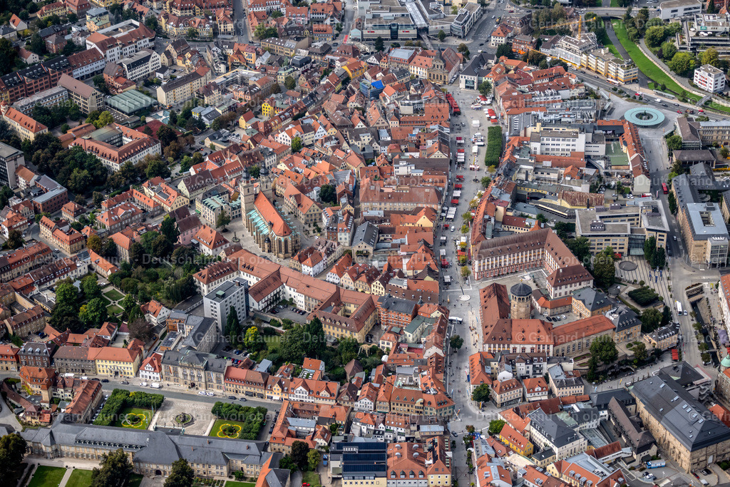 4060243 | BAYREUTH 07.09.2021 Stadtzentrum im Innenstadtbereich entlang der Maximilianstraße in Bayreuth im Bundesland Bayern. // The city center in the downtown are in Bayreuth in the state Bavaria. Foto: Gerhard Launer