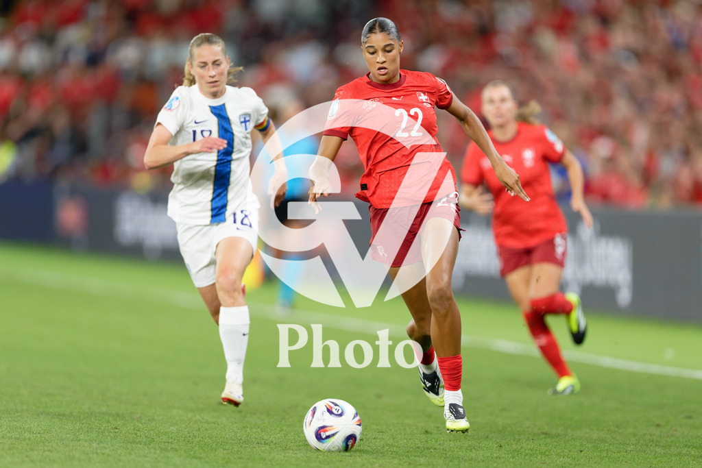 Finland v Switzerland: UEFA Women's EURO 2025 Group A | GENEVA, SWITZERLAND - JULY 10:  Sydney Schertenleib of Switzerland runs with the ball during the UEFA Women's EURO 2025 Group A match between Finland and Switzerland at Stade de Geneve on July 10, 2025 in Geneva, Switzerland. (Photo by Giuseppe Velletri/Sports Press Photo/Getty Images)