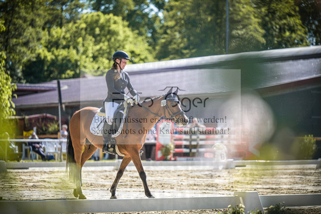 DOS_2584 | Entdecke hochwertige Reitturnierfotos von Foto Oger. Professionell, emotional und authentisch – jetzt Lieblingsmomente im Shop bestellen.Deutschlandweite Turnierfotografie. - Realisiert mit Pictrs.com