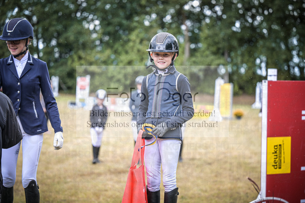 DOS_0027 | Entdecke hochwertige Reitturnierfotos von Foto Oger. Professionell, emotional und authentisch – jetzt Lieblingsmomente im Shop bestellen.Deutschlandweite Turnierfotografie. - Realisiert mit Pictrs.com