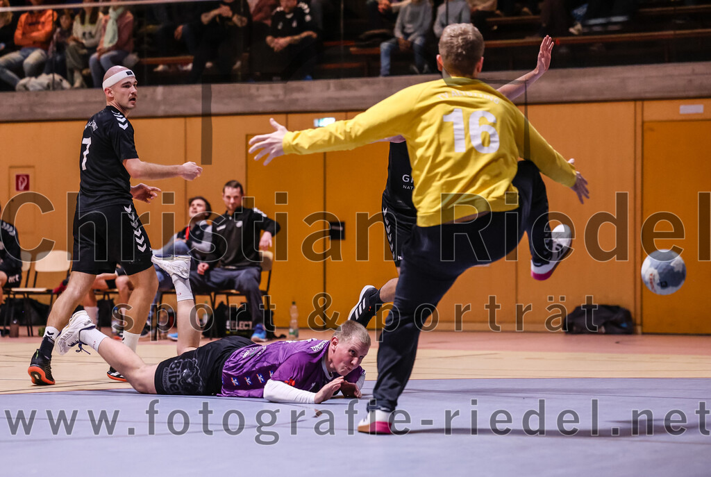 2024-11-09_045_SpVgg_Altenerding_gegen_TV_Altoetting | Erding, Deutschland, 09.11.2024:Handball, Bezirksoberliga Männer 2024 / 2025, 6. Spieltag, SpVgg Altenerding gegen TV Altötting, Endergebnis: 26:22Felix Zepf (TV Altötting, #7), Tristan Gerhardt (SpVgg Altenerding, #71), Tobias Huber (TV Altötting, #25), Manuel Stadler (TV Altötting, #16)Foto: Christian Riedel / fotografie-riedel.net