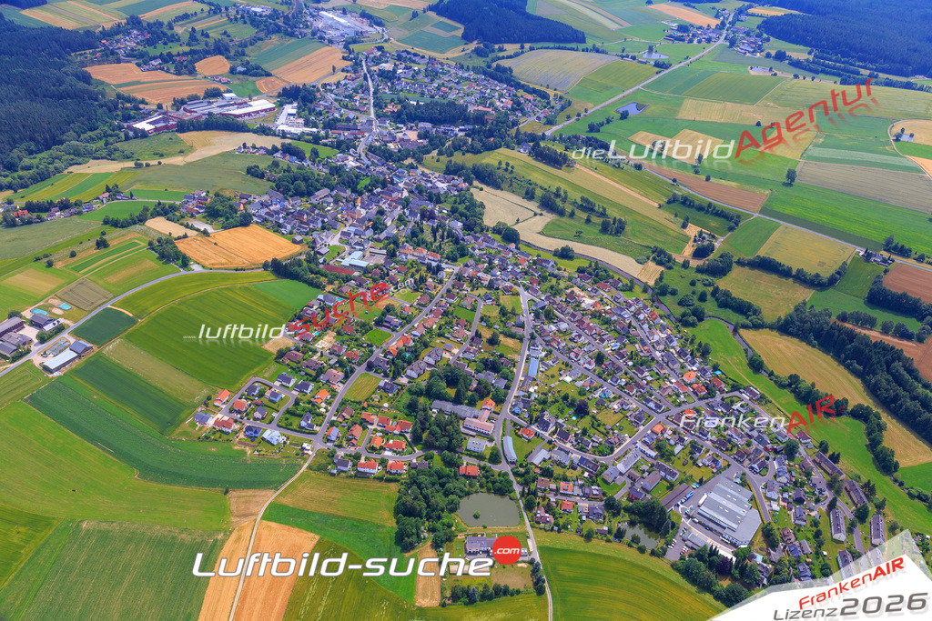Die Luftaufnahme der Stadt Roeslau wurde vom UL-Flugzeug heraus erstellt ( keine Drohne )- hohe Auflösung für beste Qualität