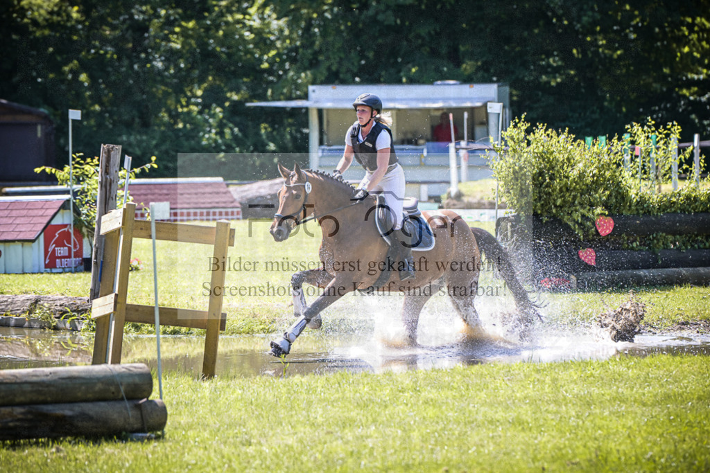 DOS_3634 | Entdecke hochwertige Reitturnierfotos von Foto Oger. Professionell, emotional und authentisch – jetzt Lieblingsmomente im Shop bestellen.Deutschlandweite Turnierfotografie. - Realisiert mit Pictrs.com