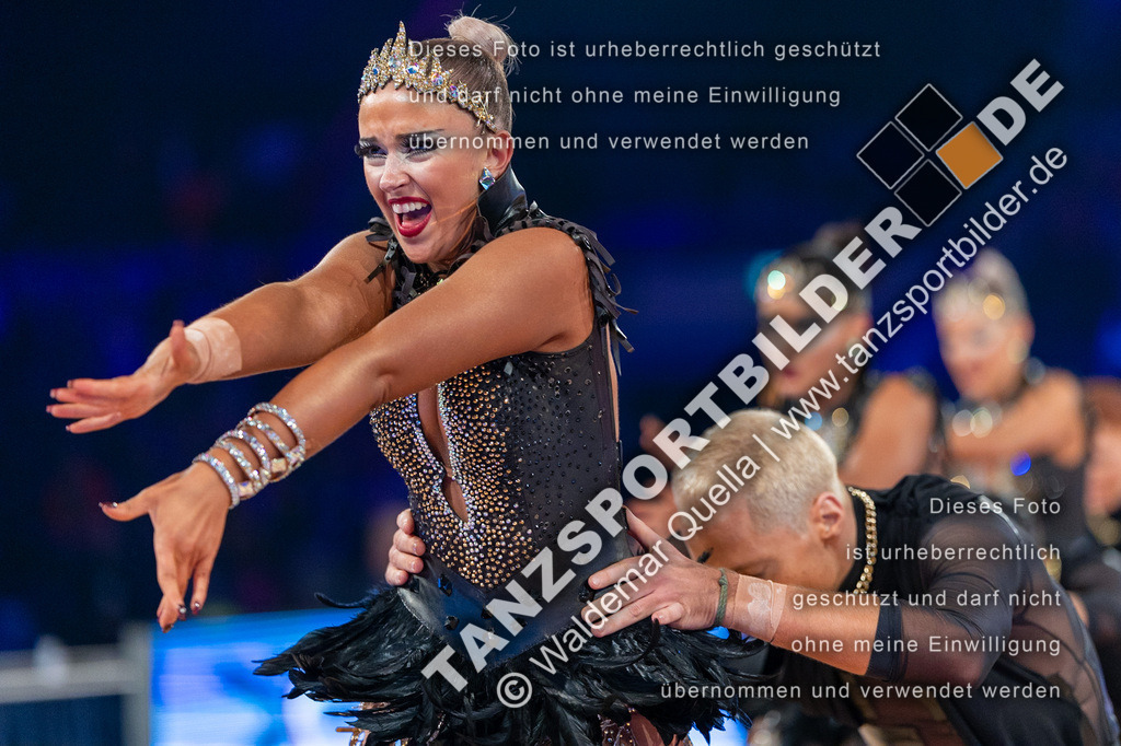 20231111-02573 | Hier finden Sie Tanz Bilder vom Latein und Standard Formationen tanzen. Sportbilder vom Tanzsport. Schöne Fotos und von Weltmeisterschaft, Europameisterschaft, Bundesliga, Regionalliga, Oberliga und Landesliga sowie von GOC Stuttgart, DanceComp, WM Bremen