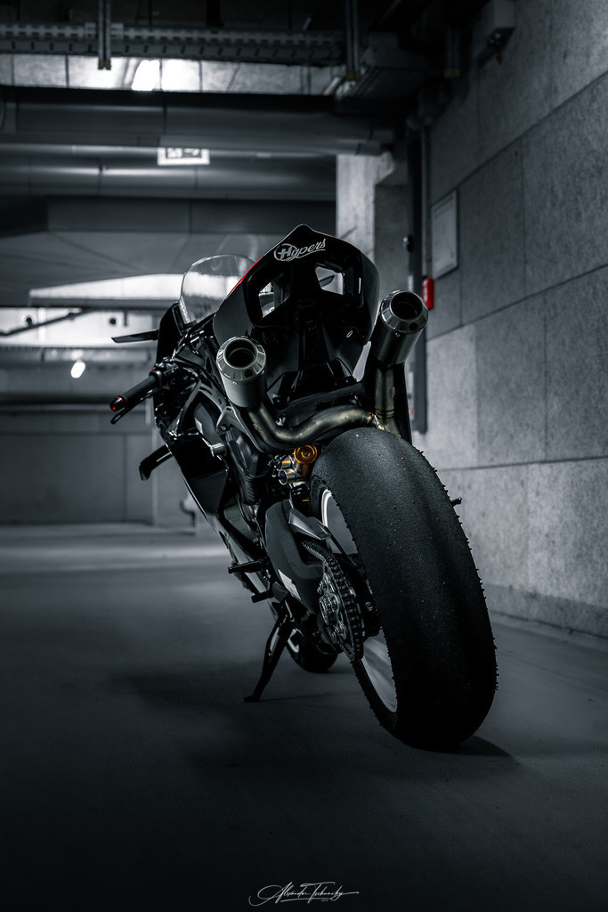 Ducati Panigale V4S | Entdecken Sie die faszinierende Welt von Alexander Tschuncky Arts: Kreative Fotografie, atemberaubende Automobilkunst und hochwertiger Bilderdruck. Lassen Sie sich inspirieren! - Realisiert mit Pictrs.com