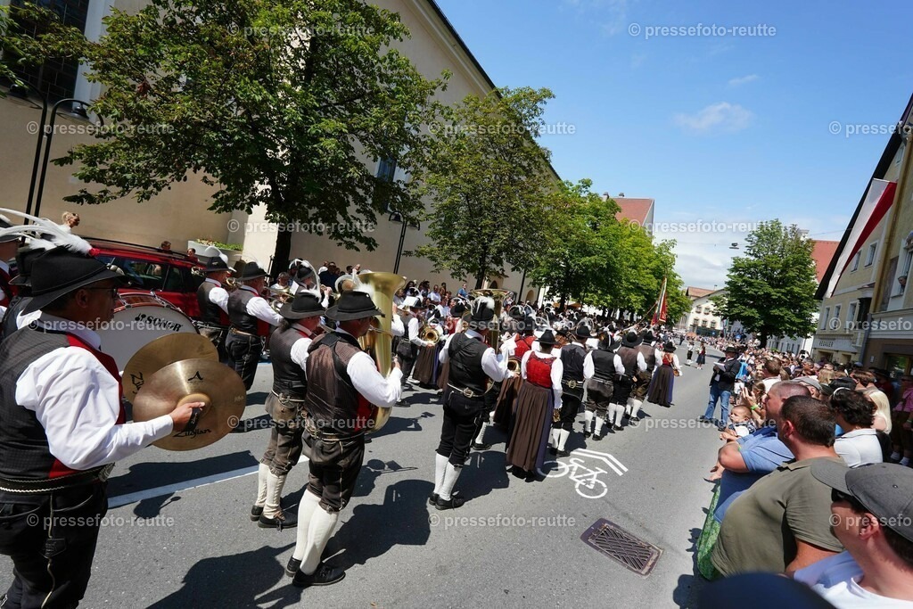 16f-LAEHN-Bundesmusikfest-2023-Juni16-Reutte-DSC01822 | Info aus dem Bezirk Reutte/Ausserfern Tirol sowie eine umfangreiche Bilddatenbank über die gesamte Region: Lechtal, Talkessel Reutte, Tannheimertal, Zwischentoren. Lech, Plansee, Zugspitze, Grenztunnel, B179, Fernpassstraße, Verkehr, Lawinen, Tradition, - Realisiert mit Pictrs.com