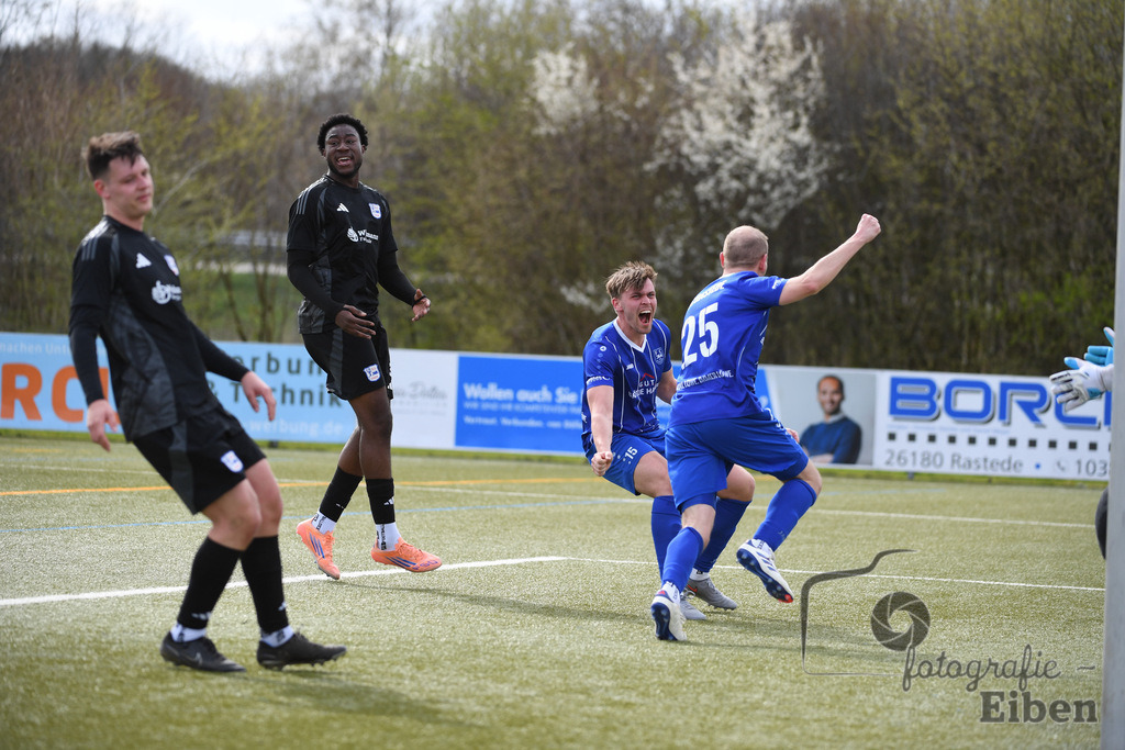 FC Rastede-VFl Stenum | Herren Bezirksliga 2; FC Rastede (blau)-VFL Stenum (schwarz) am 29.03.2026 in Rastede (Sportanlage Köttersweg), Photo: Philip Eiben 2026 - Realisiert mit Pictrs.com