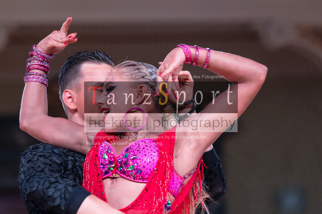 20240706_WDSF_WO_Latin_10633 | Tanzsportbilder, Standardtanz, Lateintanz, WDSF, DTV, LTVB, dancecomp, goc, hessen tanzt, blaues band der spree, walzer, tango, wiener walzer, slowfox, quickstepp, samba, rumba, cha-cha-cha, paso doble. jive, hd-kroft photography, turniertanzsport