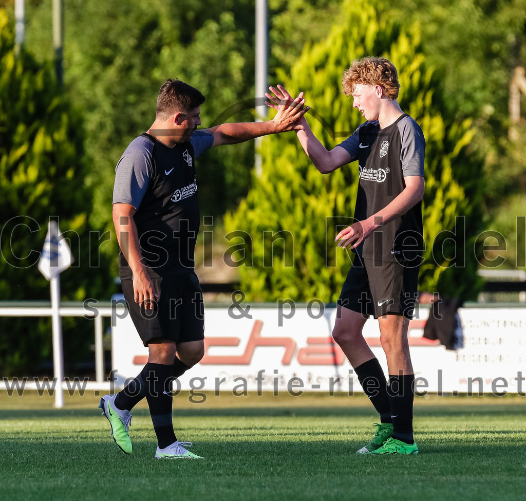 2023-07-14_096_FC_Langengeisling_gegen_FC_Velden-Eberspoint | Erding, Deutschland, 14.07.2023:
Fußball, Bezirksliga Oberbayern Ost 2023 / 2024, Testspiel, FC Langengeisling gegen FC Velden-Eberspoint, Endergebnis: 5:0

Florian Rupprecht (FC Langengeisling, #11)

Foto: Christian Riedel / fotografie-riedel.net
