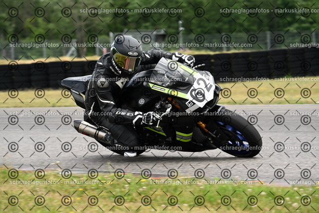 25bt02-0723 | markuskiefer.com - Realisiert mit Pictrs.com