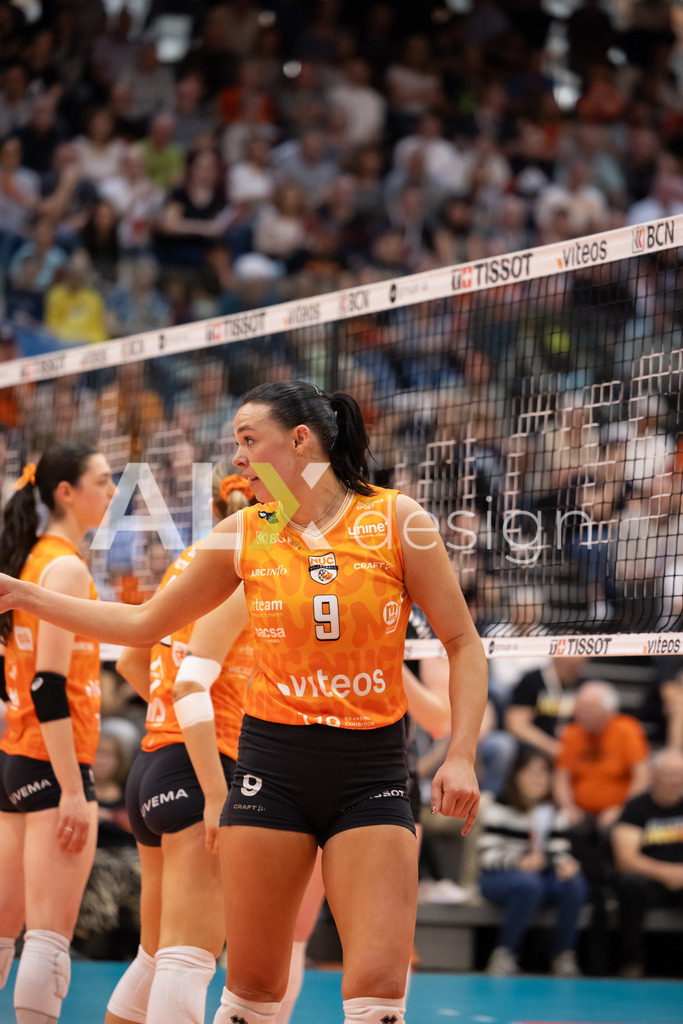 Volleyball I Frauen I Saison 2025-2026 I Volleyball NLA | Women I  Playoffs Finals 1/5 I viteos NUC - VC Kanti Schaffhausen I 06.04.2026 | 9 Maia Dvoracek (USA) (Viteos NUC) – Diagonal - Realisiert mit Pictrs.com