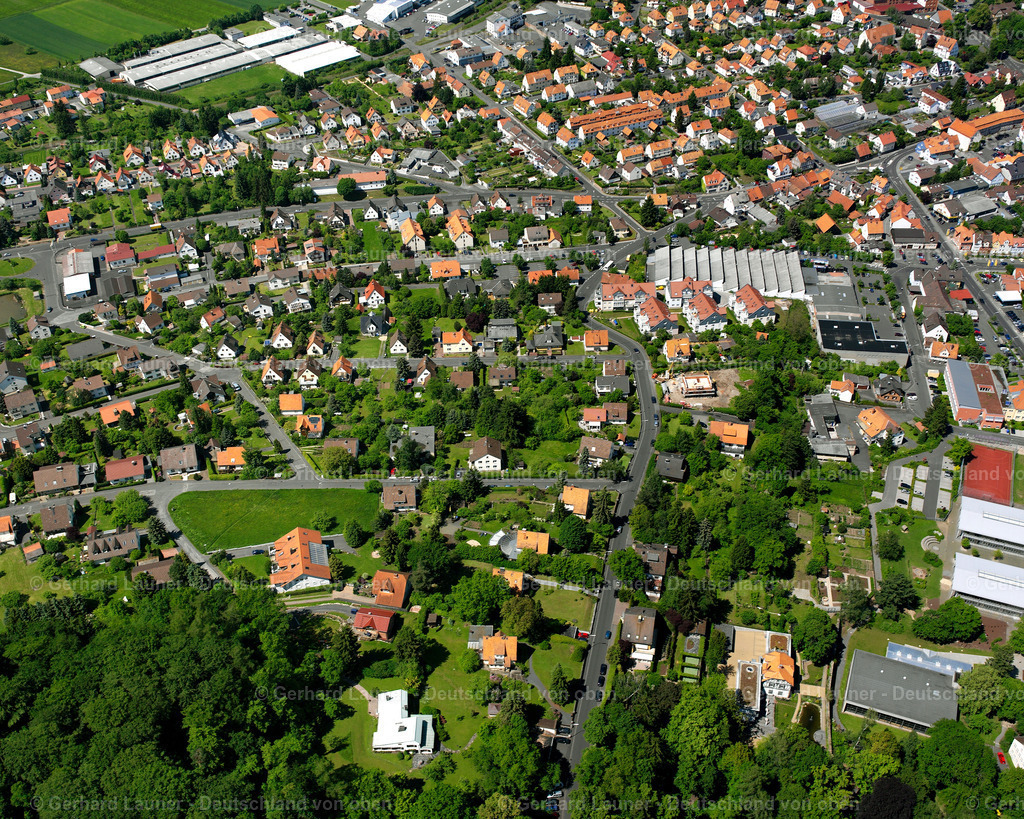 2615751 | LAUTERBACH (HESSEN) 09.06.2006 Wohngebiet einer Einfamilienhaus- Siedlung  in Lauterbach (Hessen) im Bundesland Hessen, Deutschland // Single-family residential area of settlement  in Lauterbach (Hessen) in the state Hesse, Germany Foto: Gerhard Launer