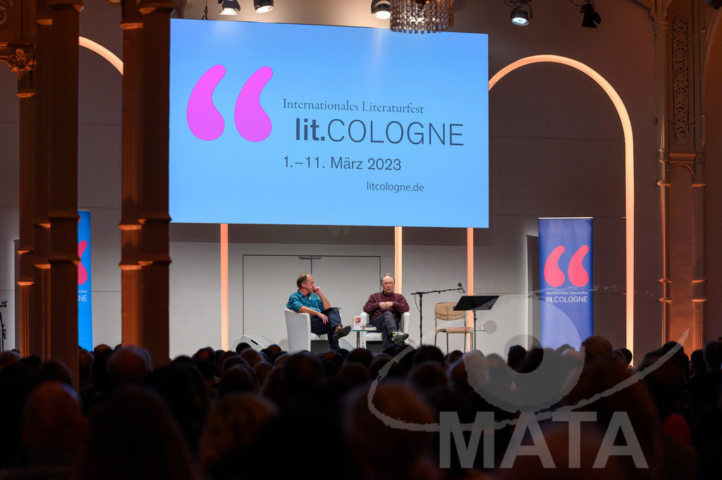 _DWA4930 | Ian McEwan bei der lit.Cologne 2023 Veranstaltung 'Ian McEwan. Ein Jahrhundertschriftsteller gibt Auskunft' in der Flora Köln.. Köln, 07.03.2023 - Realisiert mit Pictrs.com