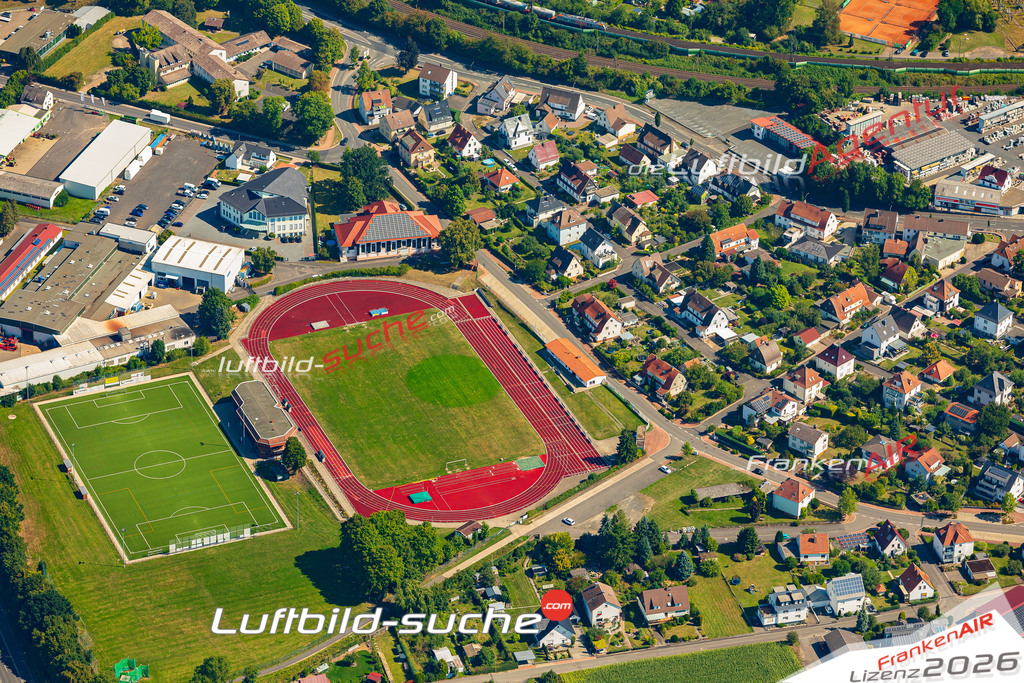 Klassische Luftaufnahme ohne Drohne zeigt:Sportplatz bei Bebra - Die Luftbildaufnahme wurde 2025 vom UL-Flugzeug heraus erstellt ( keine Drohnenaufnahme ) - Hochauflösende Luftaufnahme -Nicht vergleichbar mit Google Maps oder Satelittenbilder- Die Geschenkidee !Mit Lizenz und Bildrechte bestellbar