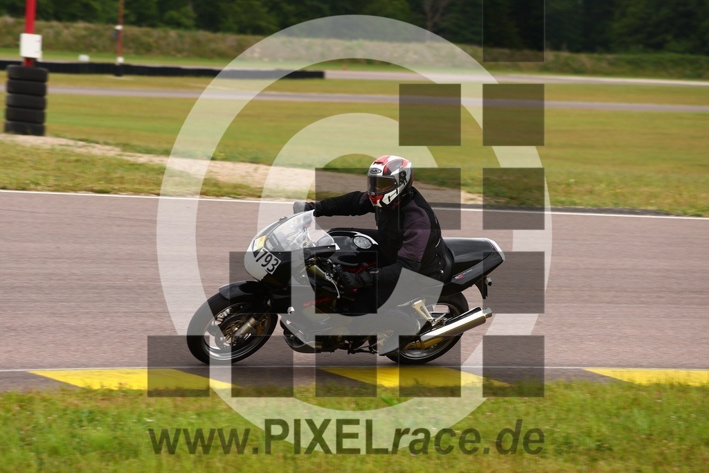 0793-20260604_02803 | Schöne Erinnerungen an spannende Momente - das festzuhalten ist unser Job. PIXELrace.de ist seit 2003 auf den Rennstrecken Europas unterwegs um die Action draußen beim Fahren und die wunderbare Stimmung imm Fahrerlager für euch einzufangen.
