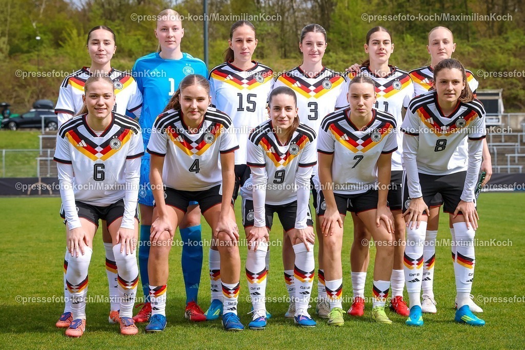 xKWIx10042601022 | 2026.04.10, xkwix, Fußball, UEFA Women's UNDER 19 Championship qualification, Republic of Ireland - Germany, Uhlenkrugstadion, Runde 2 1.Spieltag, Saison 2025 / 2026: Deutsche Nationalmannschaft Teamfoto vor dem Spiel DFB regulations prohibit any use of photographs as image sequences and or quasi-video. Photo: xKamilxWilkowskixPressefotoKochx