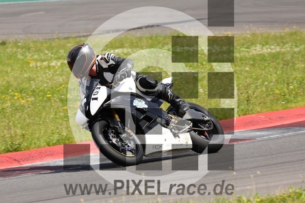 0103-PXR58787 | Schöne Erinnerungen an spannende Momente - das festzuhalten ist unser Job. PIXELrace.de ist seit 2003 auf den Rennstrecken Europas unterwegs um die Action draußen beim Fahren und die wunderbare Stimmung imm Fahrerlager für euch einzufangen.