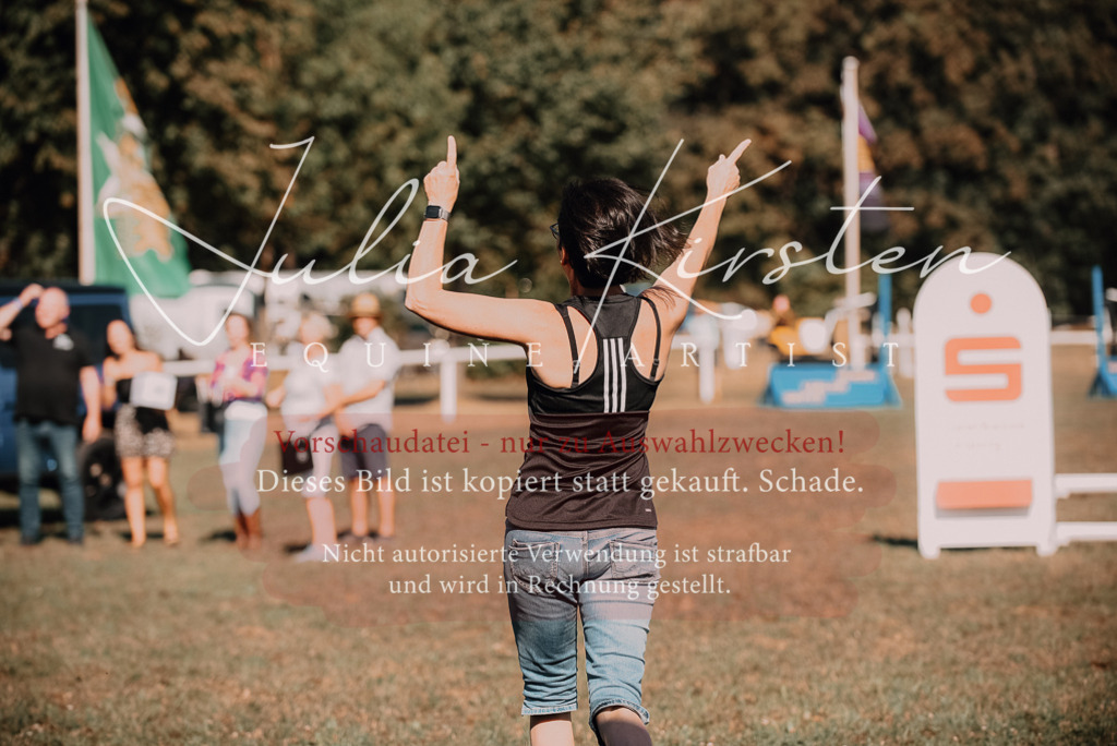 DSC_7877 | Pferde- und Turnierfotografie in Westsachsen. Pferdeportraits, Auftragszeichnungen und intuitive Kunst.