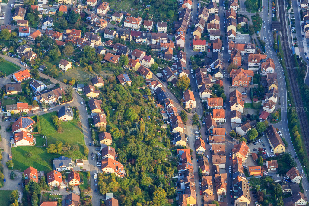 Luftbild: Siloah-Kirche in der Lutherstr in Ispringen im Bundesland Baden-Württemberg in Deutschland. Foto: IMG_103705.jpg vom 23.09.2017 durch Werner Riehm/FLY-FOTO.de