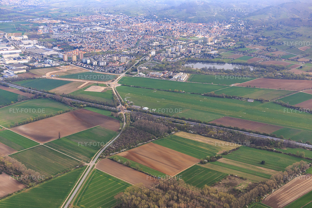 Luftbild: Flugplatz Heppenheim EDEP in Heppenheim im Bundesland Hessen in Deutschland. Foto: IMG_077041.jpg vom 12.04.2015 durch Werner Riehm/FLY-FOTO.deAero-Club Heppenheim - Aero-Club Heppenheim Kreis Bergstraße e.V