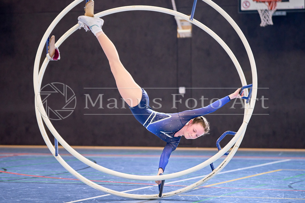 C-DSC03860 | Professionelle Sportfotografie in Hamburg, Schleswig-Holstein und Niedersachsen – spezialisiert auf Rhönrad, Geräteturnen, Leistungsturnen und rhythmische Sportgymnastik. Bundesweite Begleitung von Rhönrad-Events. Jetzt Sport-Fotos - Realisiert mit Pictrs.com