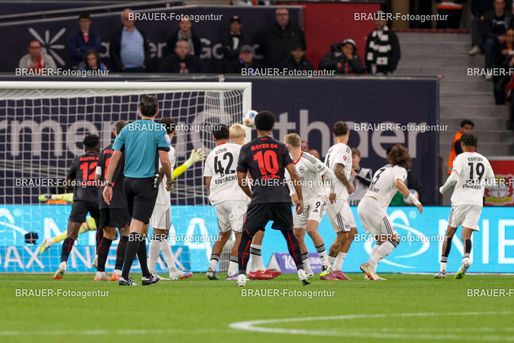 Bayer 04 Leverkusen vs Eintracht Frankfurt - Bundesliga  | Leverkusen, Deutschland, 12.09.25:   Alejandro Grimaldo (Bayer 04 Leverkusen) erzielt das Tor zum 1:0 waehrend des Spiels der Bundesliga zwischen  Bayer 04 Leverkusen vs Eintracht Frankfurt in der BayArena(Foto von Brauer-Fotoagentur / Adrian Schlueter)
