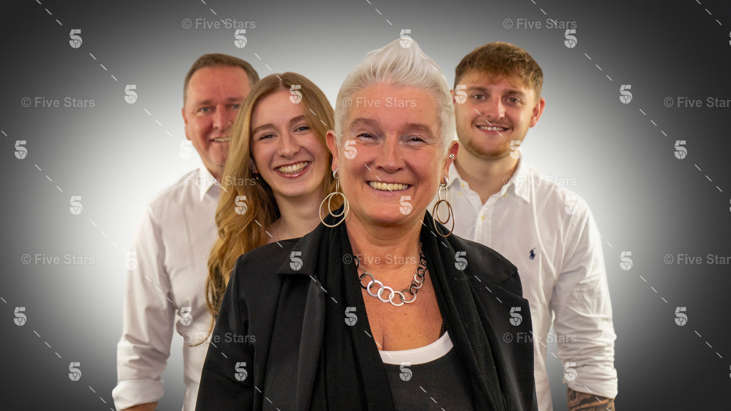 DSC00523_mitLogo6 | Five Stars Fotografie und Videografie fängt Ihre besonderen Momente mit atemberaubenden Bildern und hochwertigen Videos ein. Perfekt für Hochzeiten, Events und mehr – lassen Sie sich von unserer Expertise und Kreativität begeistern.